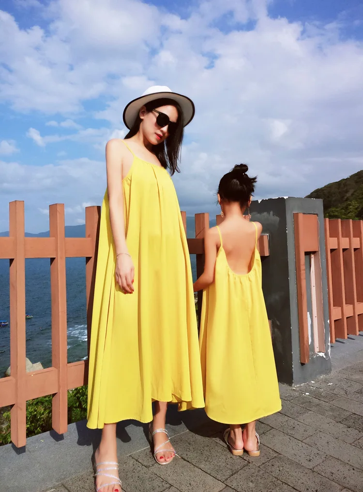 Едни и същи рокли за майки и дъщери, лятна нова жълта семейна дрехи, шифоновые плажни рокли за майки, Дрехи за парти по случай рождения ден - 1