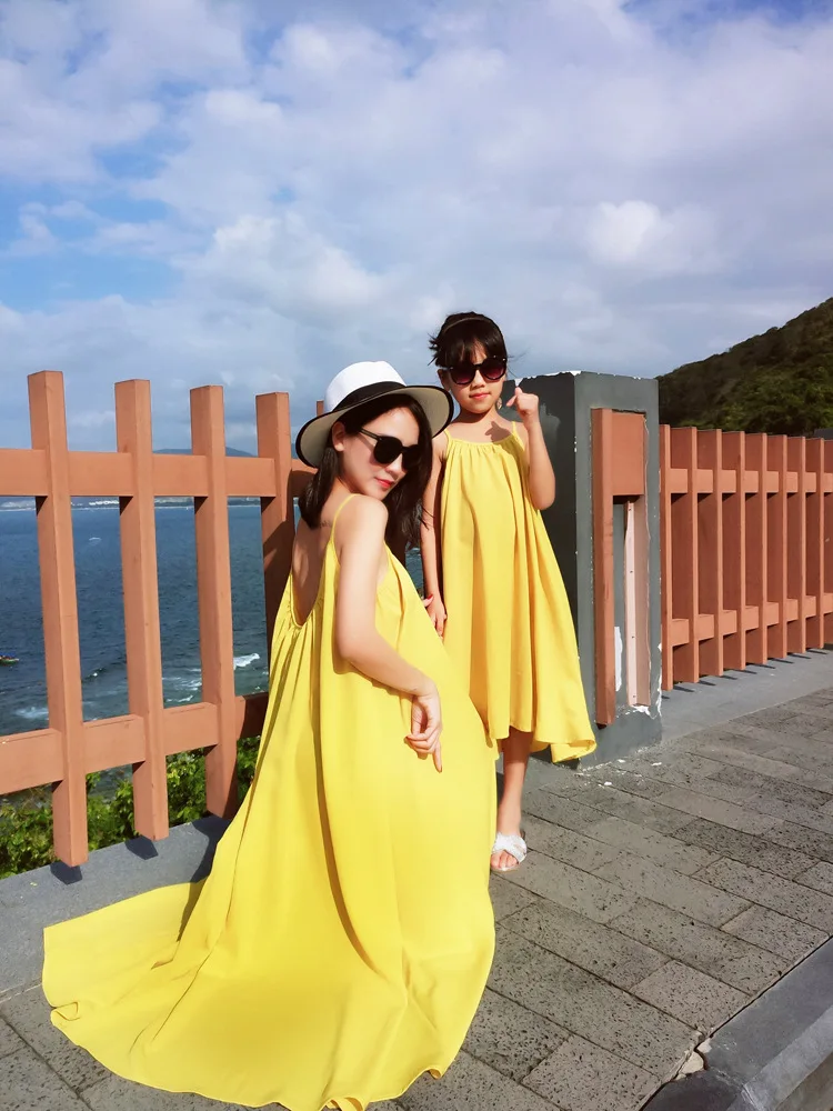Едни и същи рокли за майки и дъщери, лятна нова жълта семейна дрехи, шифоновые плажни рокли за майки, Дрехи за парти по случай рождения ден - 2